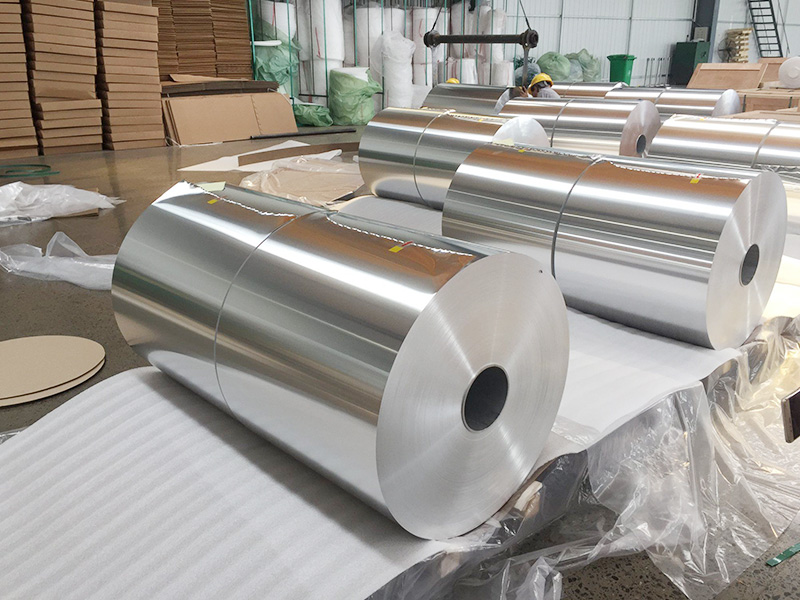 ¿Por qué se utiliza una lámina de aluminio altamente resistente a la corrosión como armadura metálica